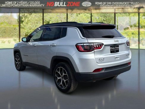 Used 2025 Jeep Compass Limited AWD/4WD image 3