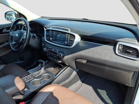 Used 2019 Kia Sorento SX image 17