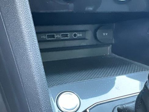 Used 2018 Volkswagen Tiguan SE w/ Panoramic Sunroof Package image 24