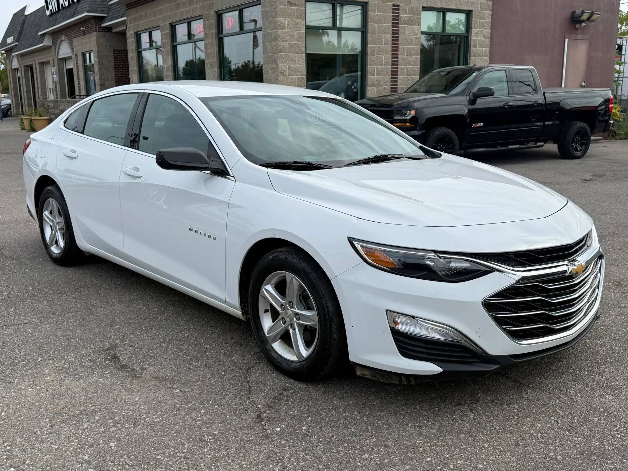 Used 2019 Chevrolet Malibu LS FWD image 3