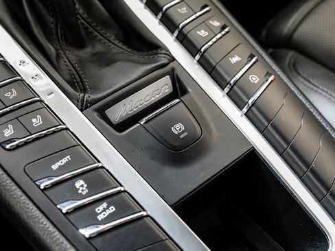 Used 2020 Porsche Macan AWD/4WD image 32