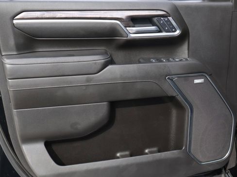 Used 2025 Chevrolet Silverado 3500 LTZ w/ LTZ Texas Edition image 17