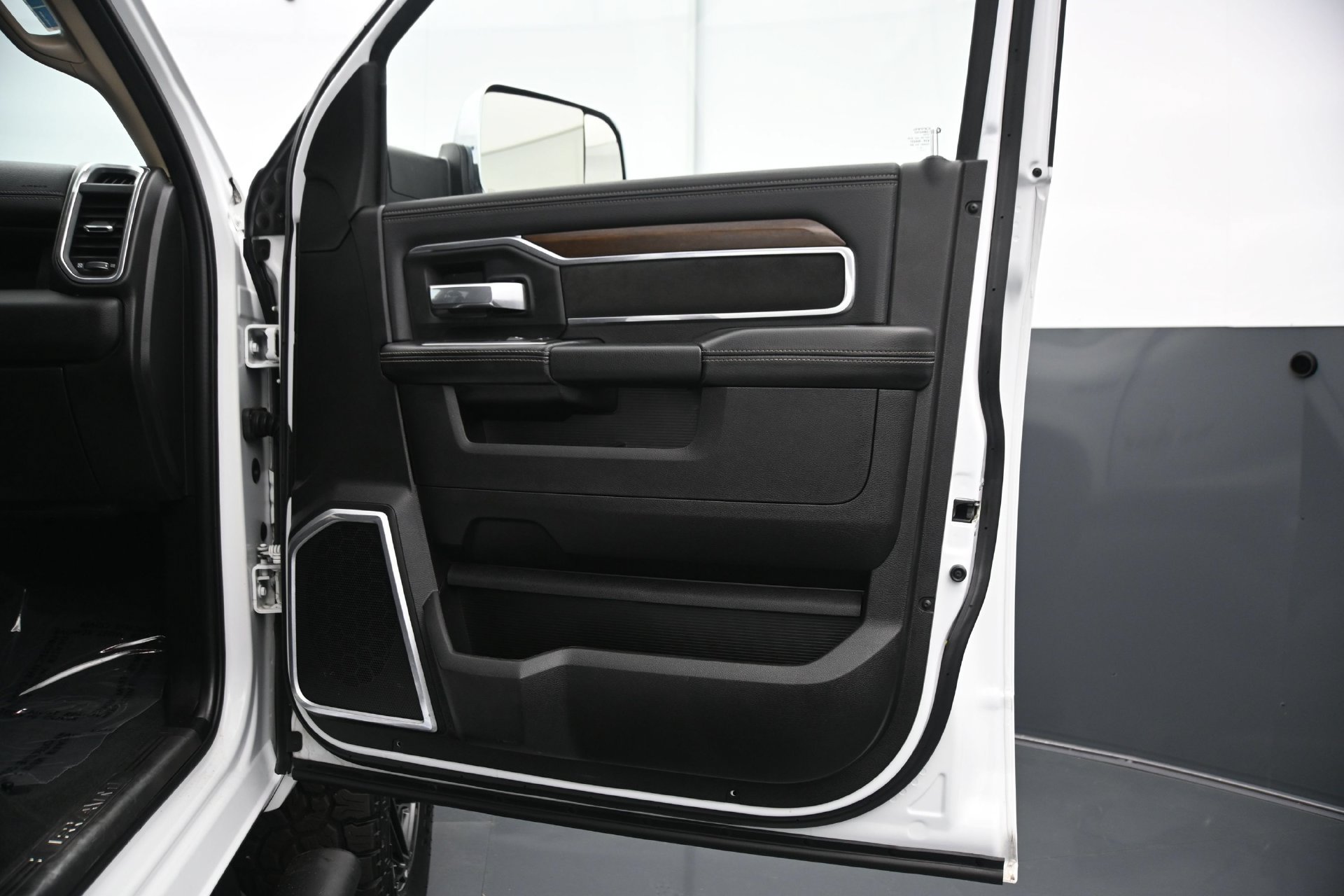 Used 2022 RAM 2500 Laramie AWD/4WD image 12