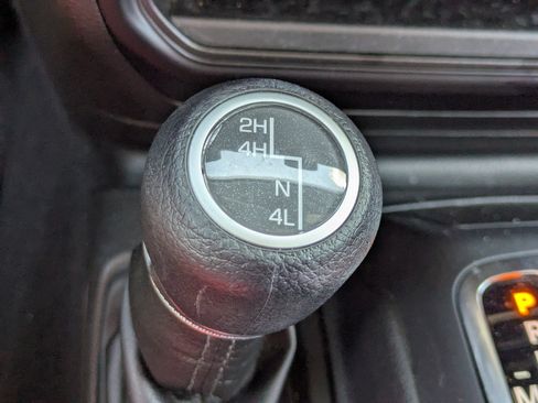 Used 2022 Jeep Gladiator Sport AWD/4WD image 28