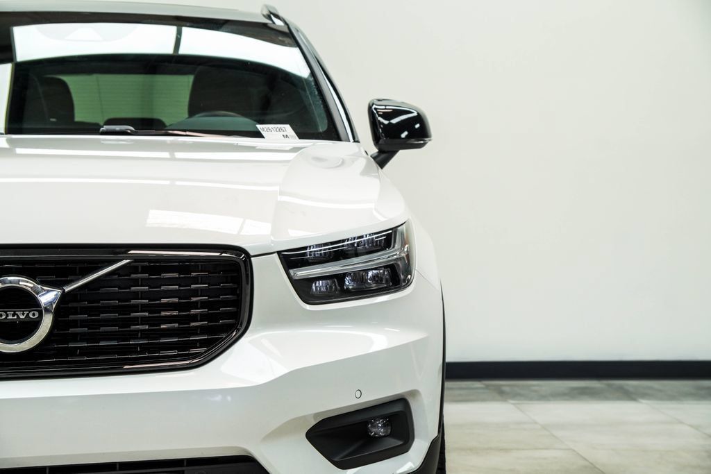 Used 2021 Volvo XC40 T5 R-Design w/ Protection Package Premier AWD/4WD image 8