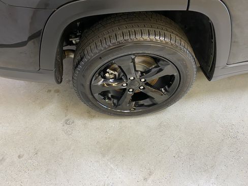 Used 2025 Jeep Grand Cherokee L Limited w/ Black Appearance Package image 13