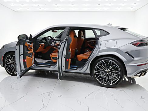 Used 2026 Lamborghini Urus SE AWD/4WD image 6