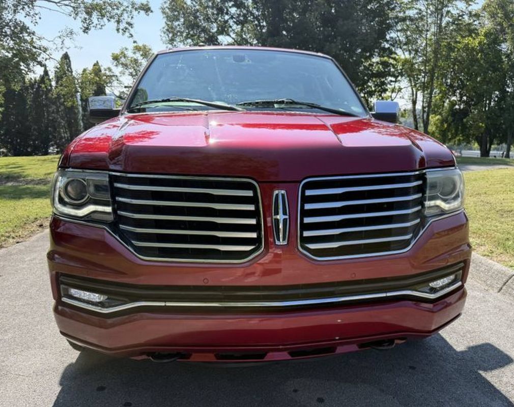 Used 2015 Lincoln Navigator 4WD w/ Equipment Group 101A Reserve image 2