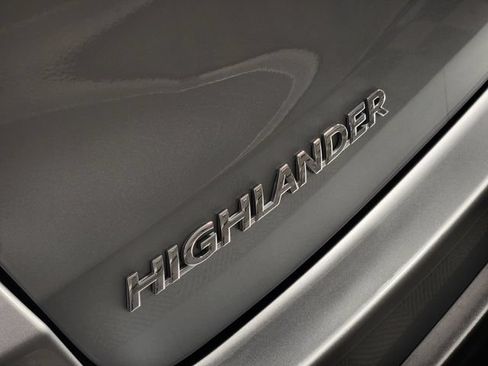 Used 2018 Toyota Highlander XLE AWD/4WD image 10