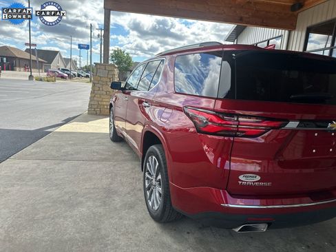 Used 2023 Chevrolet Traverse Premier FWD image 19