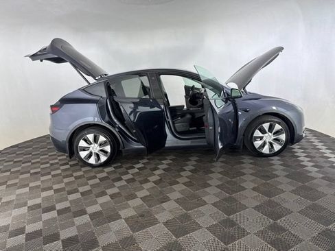 Used 2023 Tesla Model Y Long Range AWD/4WD image 16