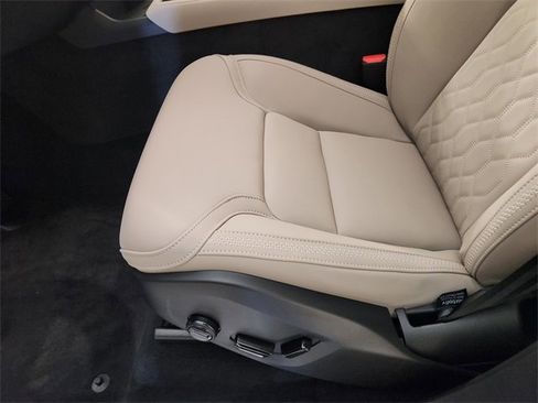 New 2026 Volvo XC90 B6 Plus image 24