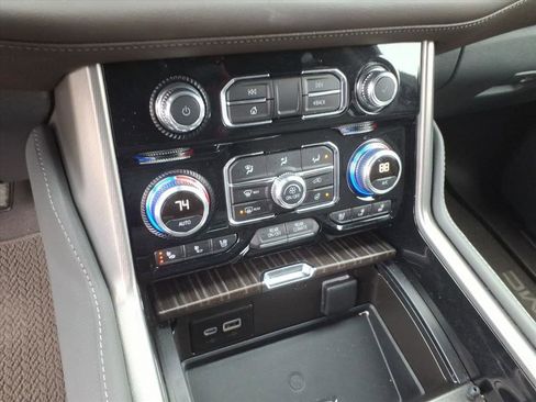 Used 2024 GMC Yukon XL Denali w/ Advanced Technology Package image 31