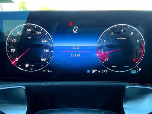 Used 2025 Mercedes-Benz GLB 250 4MATIC image 25