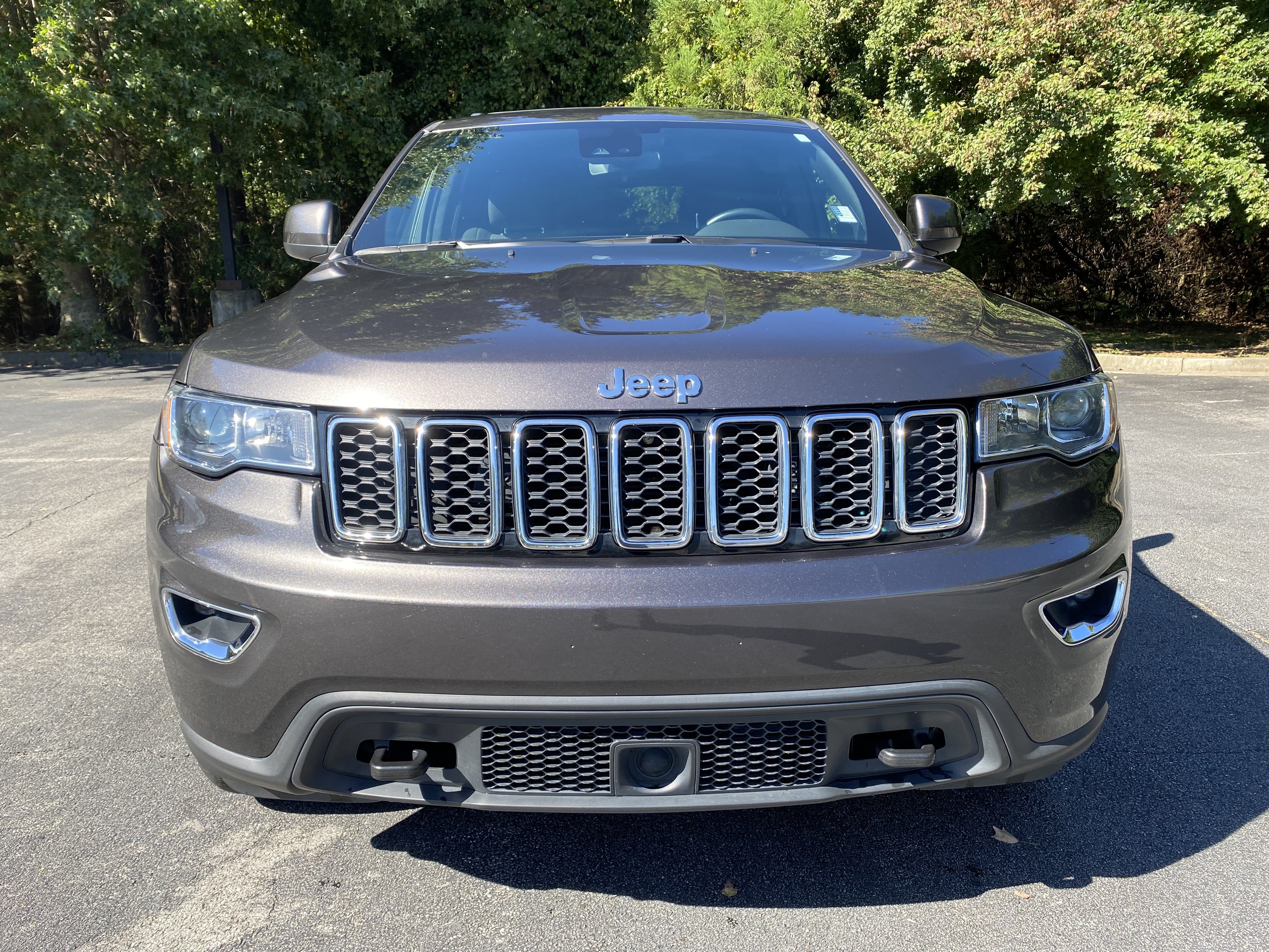 Used 2021 Jeep Grand Cherokee Laredo AWD/4WD image 3
