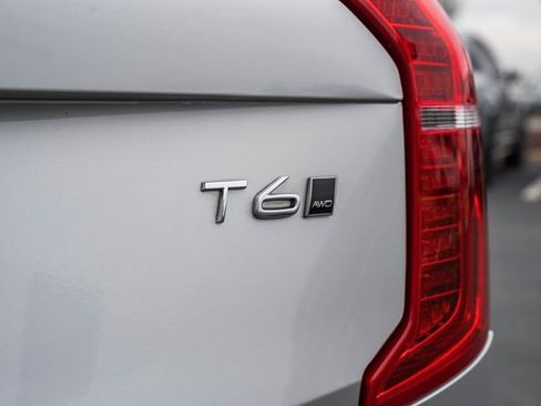 Used 2022 Volvo XC90 T6 Momentum w/ Advanced Package image 9