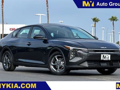 New 2025 Kia K4 LXS