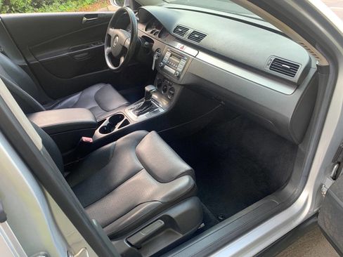 Used 2008 Volkswagen Passat 2.0T image 28
