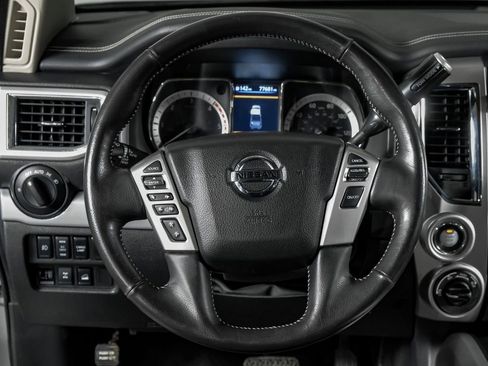 Used 2019 Nissan Titan PRO-4X image 16