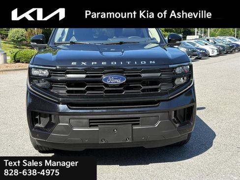 Used 2025 Ford Expedition Max Active RWD image 2