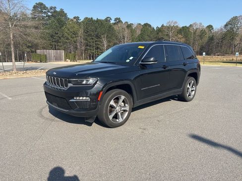 Used 2023 Jeep Grand Cherokee Limited image 1