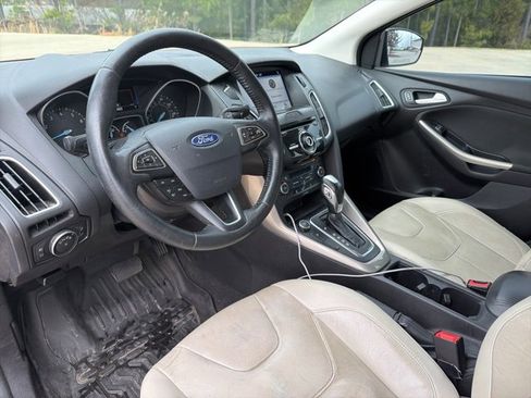 Used 2017 Ford Focus Titanium image 4