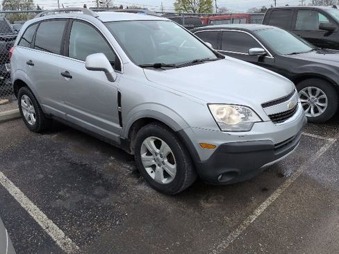 Used 2013 Chevrolet Captiva Sport LS image 3