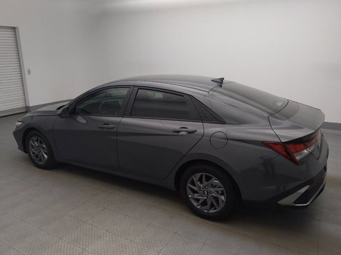 Used 2024 Hyundai Elantra SEL FWD image 3