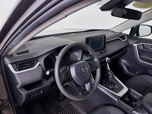 Used 2021 Toyota RAV4 LE image 22