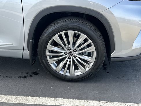 Certified 2022 Toyota Highlander Platinum image 13