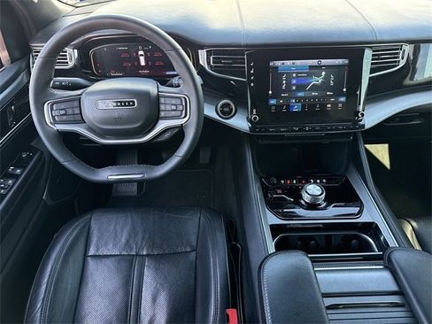 Used 2023 Jeep Wagoneer Series II image 12