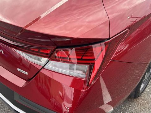 Certified 2025 Hyundai Elantra Limited image 9