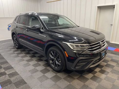 Used 2023 Volkswagen Tiguan SE AWD/4WD image 2