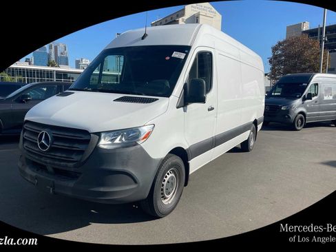 Used 2021 Mercedes-Benz Sprinter 2500 image 1