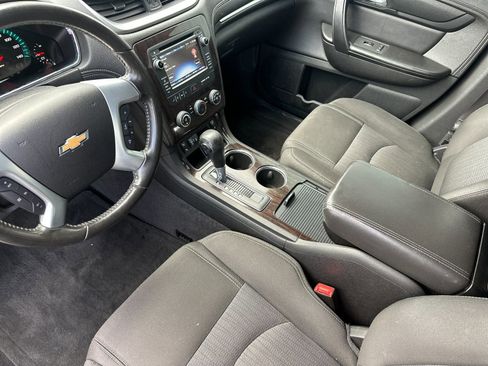 Used 2015 Chevrolet Traverse LT w/ Style and Technology Package FWD image 9