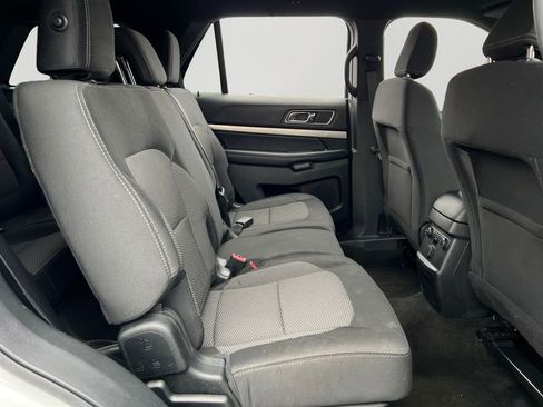 Used 2018 Ford Explorer XLT image 8