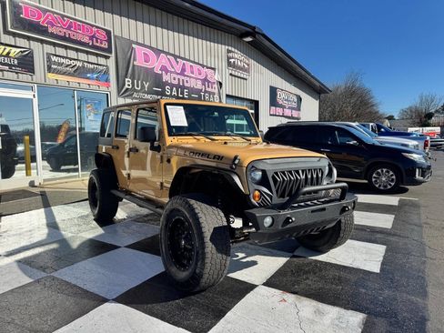 Used 2013 Jeep Wrangler Unlimited Sport image 3