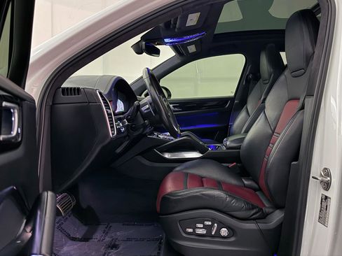 Used 2019 Porsche Cayenne Turbo AWD/4WD image 18