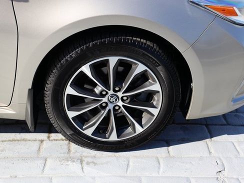 Used 2016 Toyota Avalon Limited image 43