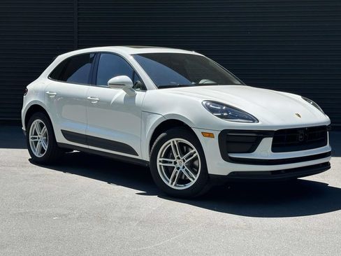 Certified 2026 Porsche Macan AWD/4WD image 7