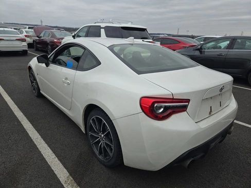Used 2019 Toyota 86 image 2