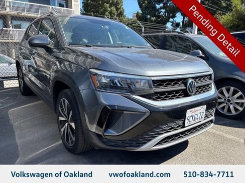 Certified 2022 Volkswagen Taos SE AWD/4WD image 1
