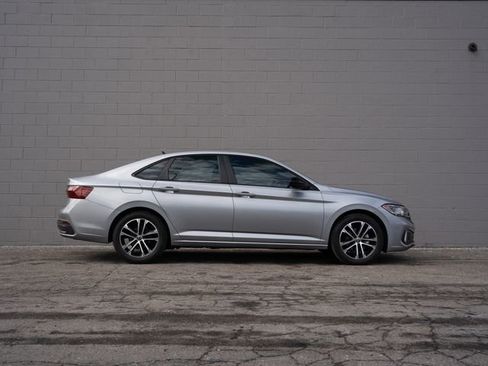 Used 2022 Volkswagen Jetta Sport image 8