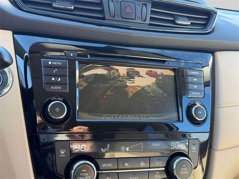 Used 2020 Nissan Rogue SV image 30