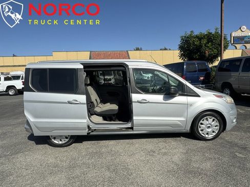 Used 2018 Ford Transit Connect XLT image 2
