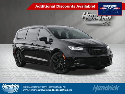 New 2026 Chrysler Pacifica Limited w/ S Appearance Package