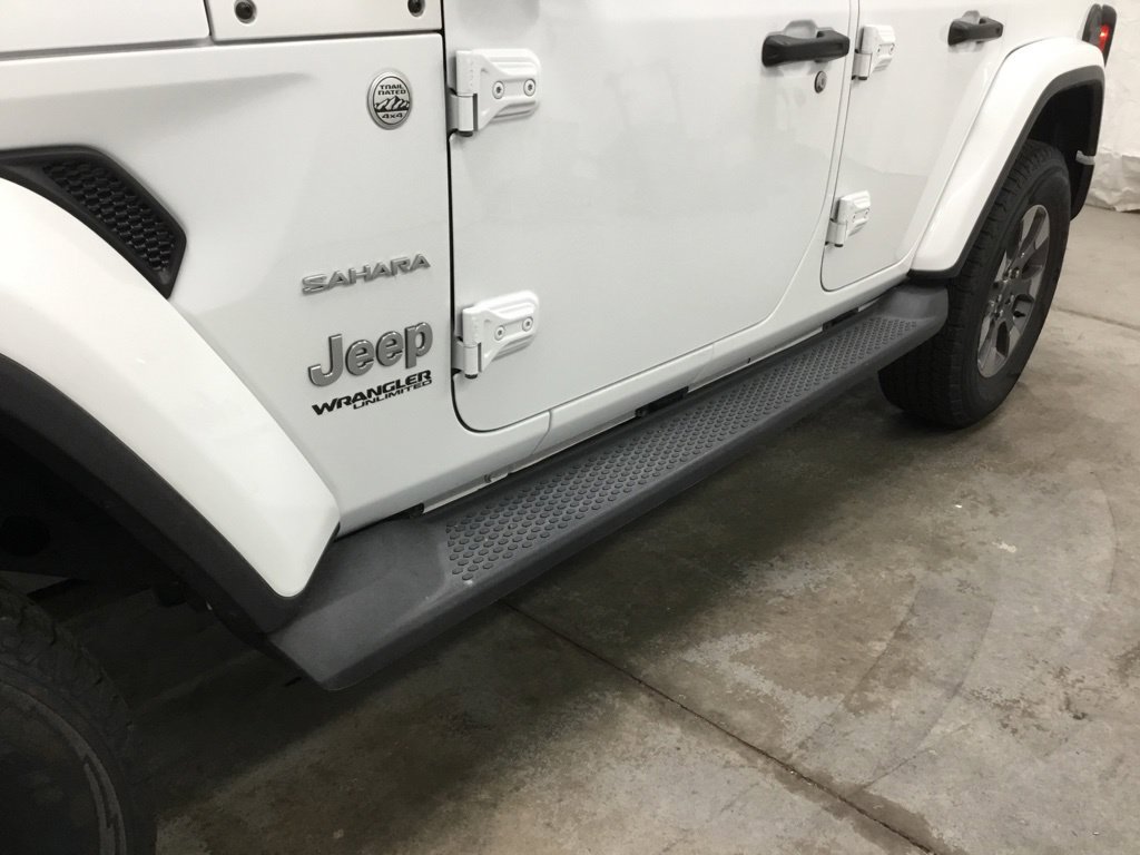 Used 2018 Jeep Wrangler Unlimited Sahara AWD/4WD image 6