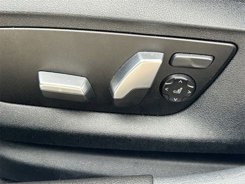 Used 2021 BMW 540i w/ Premium Package image 27