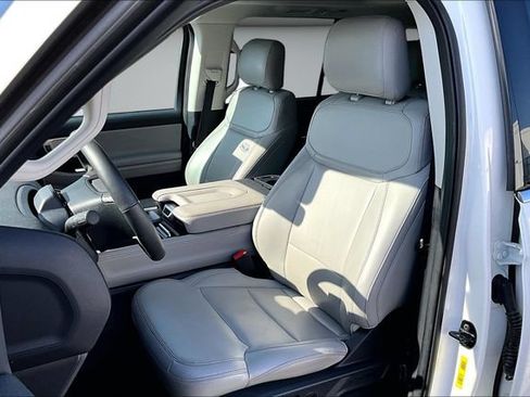 Used 2025 Ford Expedition Active AWD/4WD image 21