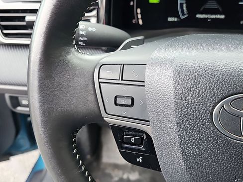 Used 2025 Toyota Camry SE image 21